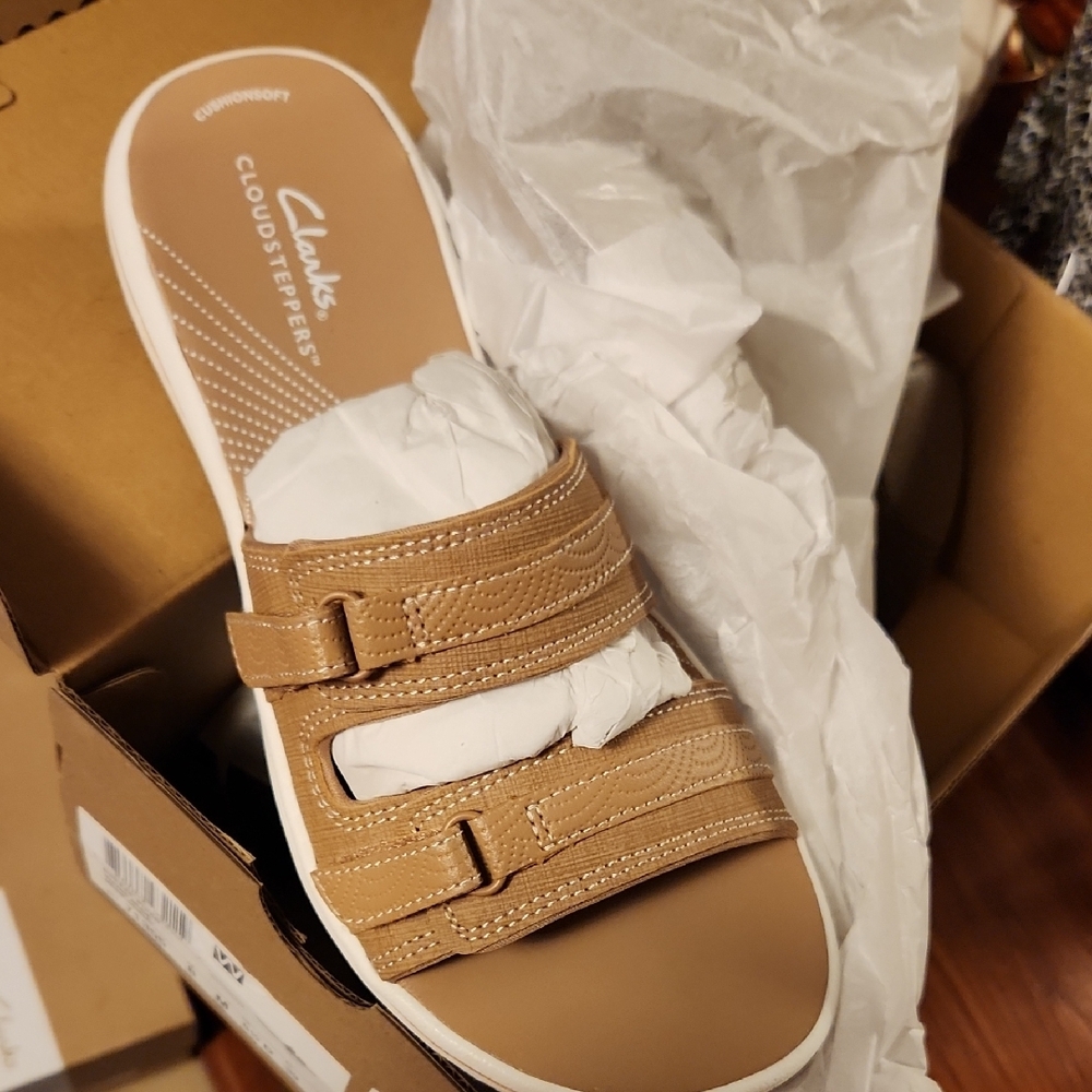 Clarks Cloudsteppers Tan Sandals
